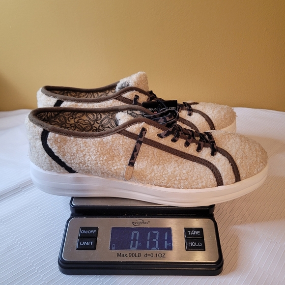 NWT Hey Dude Karina Sherpa Marshmallow Leo Sneakers sz 11 - Picture 2 of 9